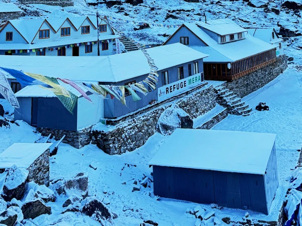 Luxury refuge mera lodge