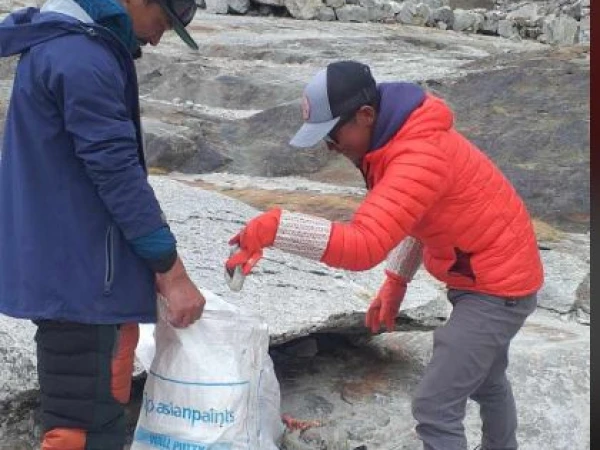 Mera peak cleaning campaign 