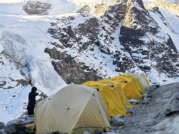 Refuge mera base camp tent