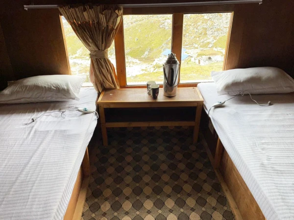 Refuge mera electric bed