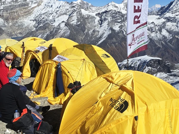 Refuge mera high camp tent