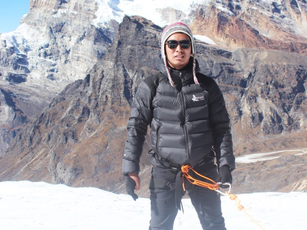 Refuge mera lodge jangbu sherpa