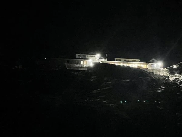 Refuge mera lodge night view 