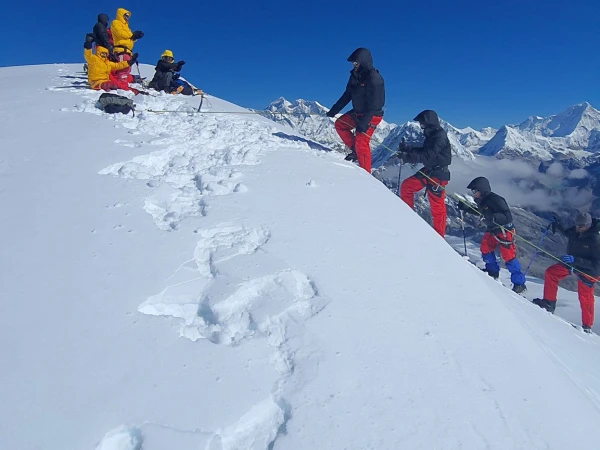 Refuge mera peak climbing