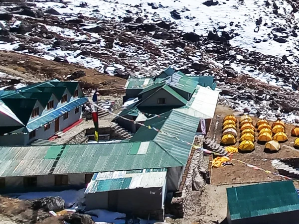 Refuge mera tent at khare